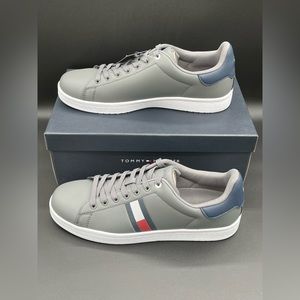Tommy Hilfiger Lampkin Low Top Light Gray Lace Up Sneaker with Flag Size 11 M